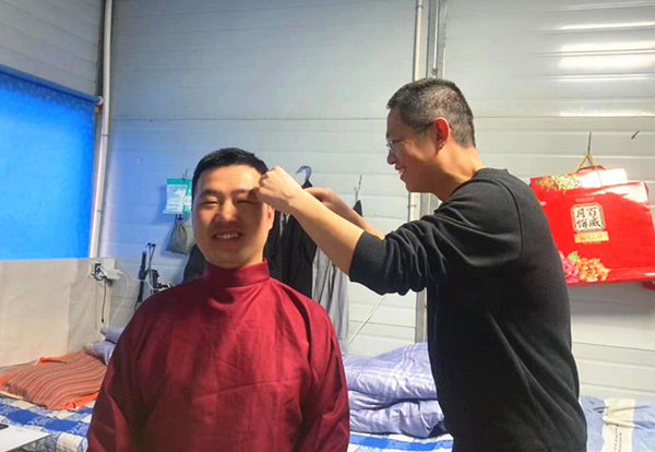 陜煤建設礦建三公司天山項目開展暖心“疫”剪