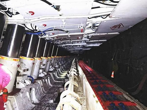 陜煤建設煤礦運營服務分公司：巴拉素項目部2101工作面安裝會戰正酣