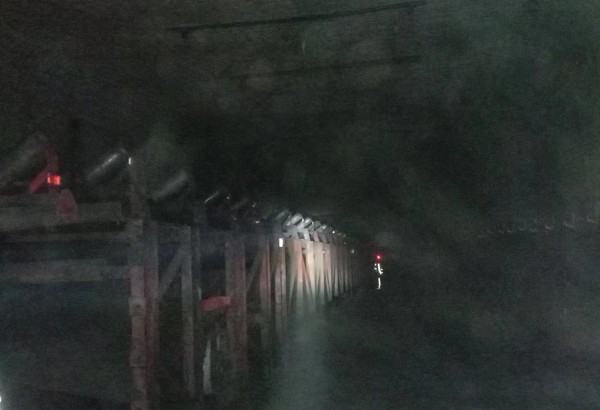 陜煤建設機電安裝公司神府項目部：膠帶機順利帶煤試運轉