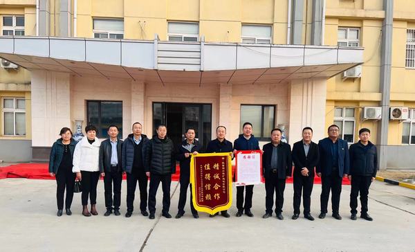 陜煤建設(shè)銅煤公司收到建設(shè)單位錦旗, 在建項(xiàng)目獲多方認(rèn)可