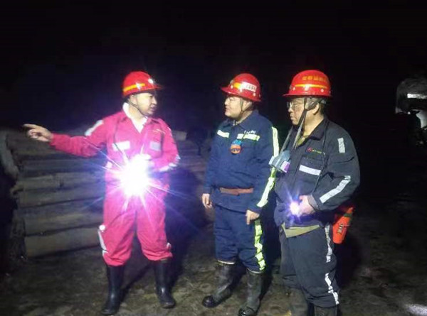 小保當?shù)V業(yè)公司領(lǐng)導蒞臨陜煤建設(shè)機電安裝公司項目部檢查慰問