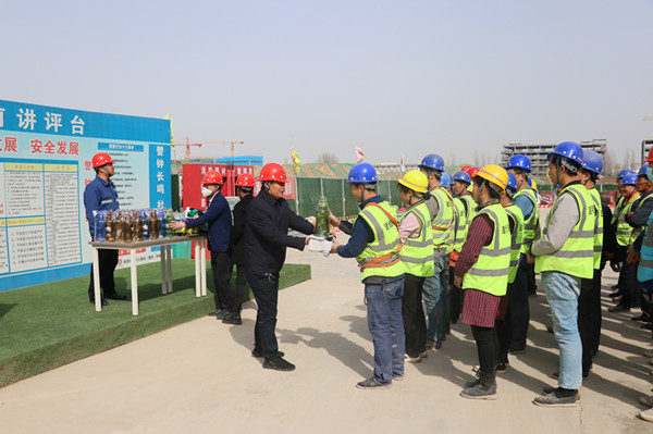 陜煤建設澄合分公司真情溫暖務工人員