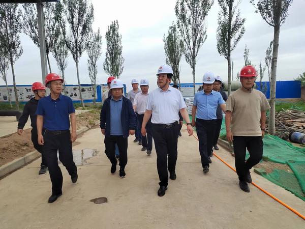 陜西彬長集團有限公司董事長、黨委書記白永明一行蒞臨陜煤建設路橋分公司彬長項目部檢查