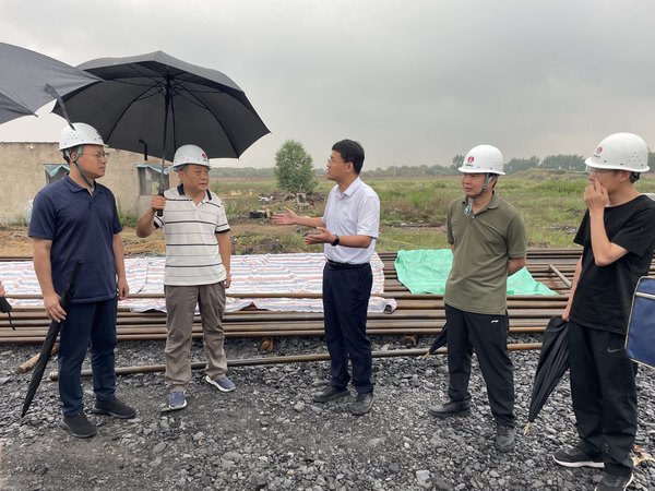 西安鐵路監管局、陜西省交通廳檢查組一行蒞臨靖神鐵路孟紅聯絡線王則灣大橋調研指導工作