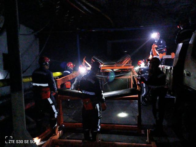 陜煤建設(shè)韓城分公司張家峁項目部順利完成3104膠運順槽帶式輸送機(jī)安裝工程