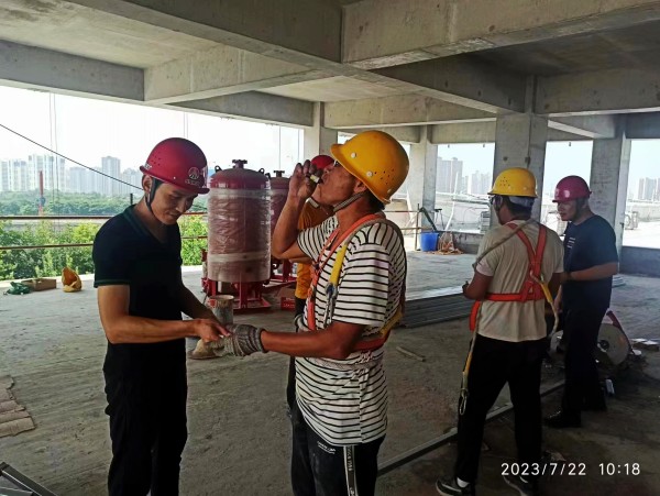 陜煤建設渭南分公司第一項目部：你戰高溫，我送清涼，這個夏天不服“暑”！