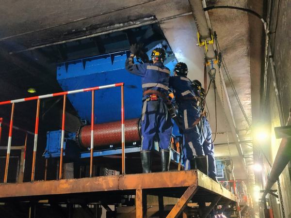 陜煤建設(shè)洗選煤分公司第二項目部如期順利完成檸條塔礦業(yè)公司給煤機(jī)拆除更換任務(wù)