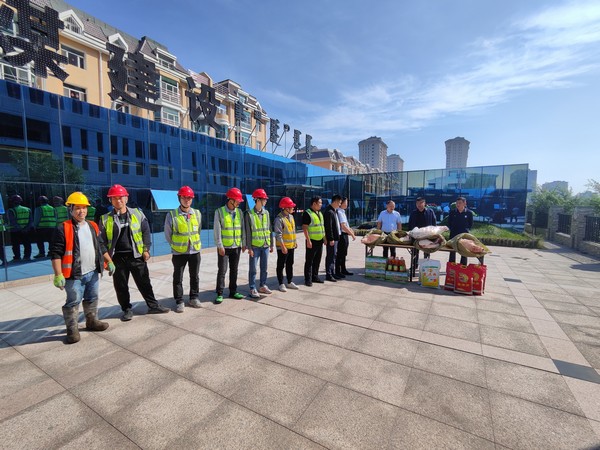 鄂爾多斯市泰寶投資有限公司副總經(jīng)理仲順維一行深入一線開展節(jié)日問候