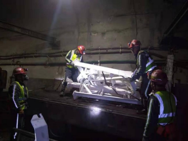 陜煤建設機電安裝公司小保當二號煤礦132205膠運順槽帶式輸送機順利完工