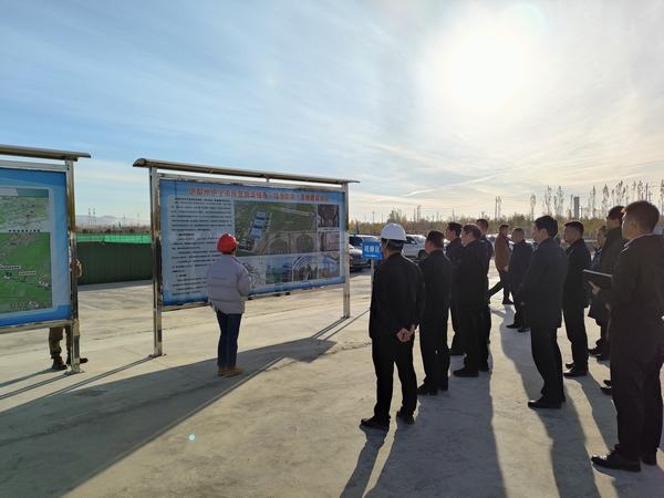 博州黨委副書記、湖北省援疆工作總指揮方向容蒞臨陜煤建設天工公司承建的伊寧市煤炭儲運中心基地建設項目觀摩調研