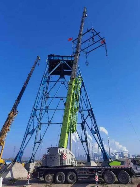 陜煤建設礦建二公司承建的烏海市海融副立井V型井架成功起立