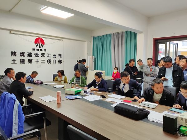 陜煤建設天工公司：落實實名制工資“芯”卡，讓農民工心里更放“薪”