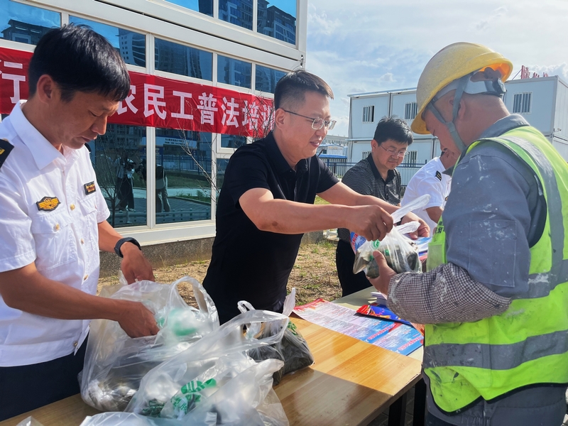 陜煤建設(shè)榆林公司第六項目部：端午送關(guān)懷 普法助維權(quán)