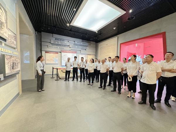 陜煤建設大秦置業公司:開展“追尋紅色足跡 汲取奮進力量”主題黨日活動