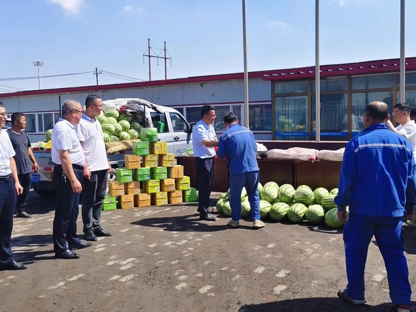 陜煤建設煤礦運營服務分公司：你戰高溫 我送清涼