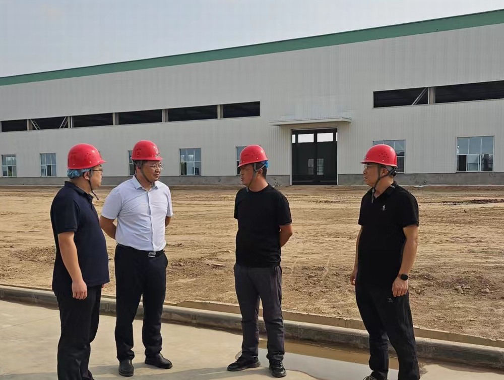 陜西建材科技有限公司副總經理郭正亮一行深入陜煤建設天工公司煤矸石項目開展節前安全檢查