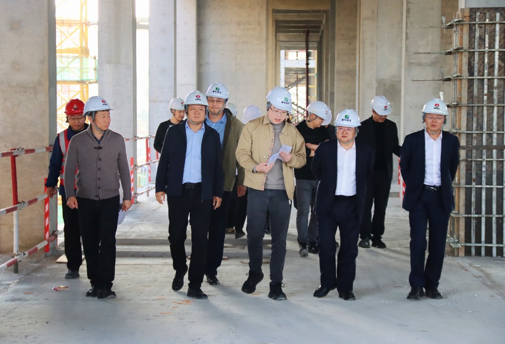 榆林城投集團黨委書記、董事長郝君一行蒞臨陜煤建設榆林公司承建的榆溪圣境一標段項目檢查指導工作