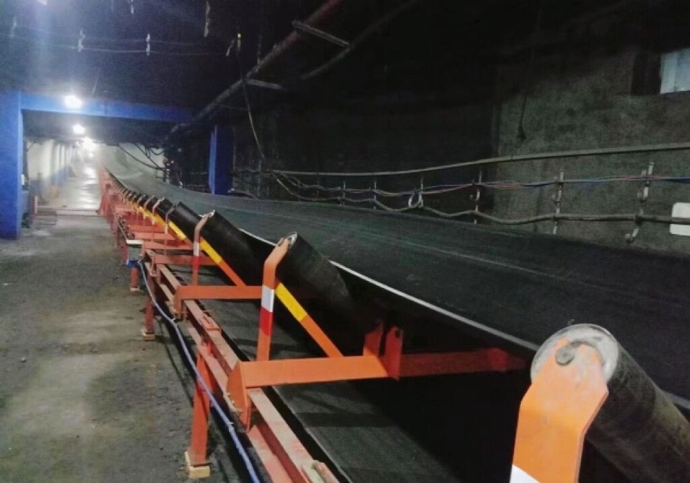 陜煤建設(shè)韓城分公司安裝四項(xiàng)目部:文家坡礦井及選煤廠42盤區(qū)帶式輸送機(jī)設(shè)備及配電安裝工程順利通過竣工驗(yàn)收