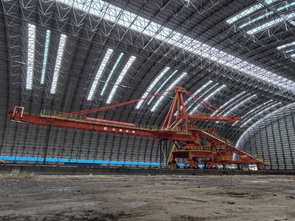 陜煤建設(shè)天工公司新疆第一項(xiàng)目部:DQL1000/1200.45臂式斗輪堆取料機(jī)成功送入“預(yù)定軌道”