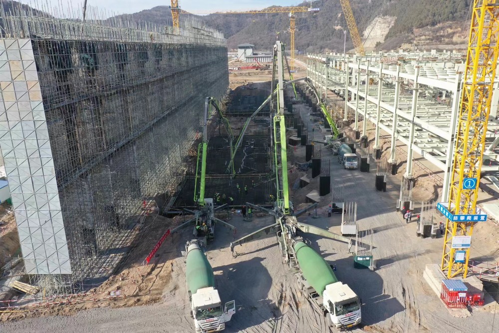 陜煤建設黃陵電廠項目部：三臺汽車泵，25小時，2830立方米混凝土順利完成澆筑