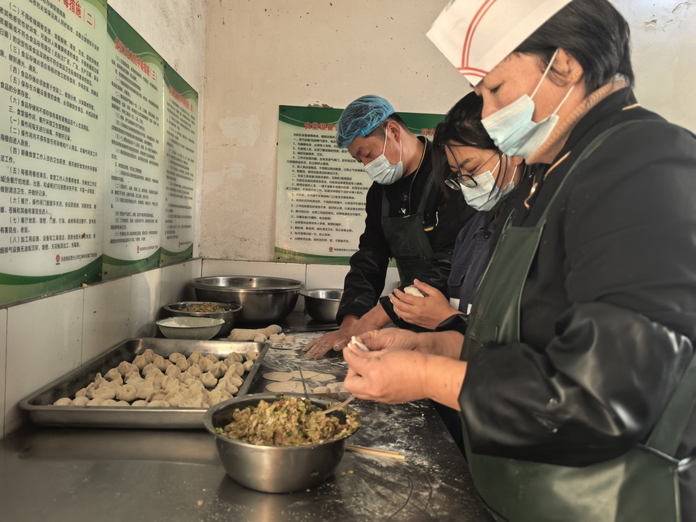 陜煤建設洗選煤運營公司:冬至送溫暖 安全記心間