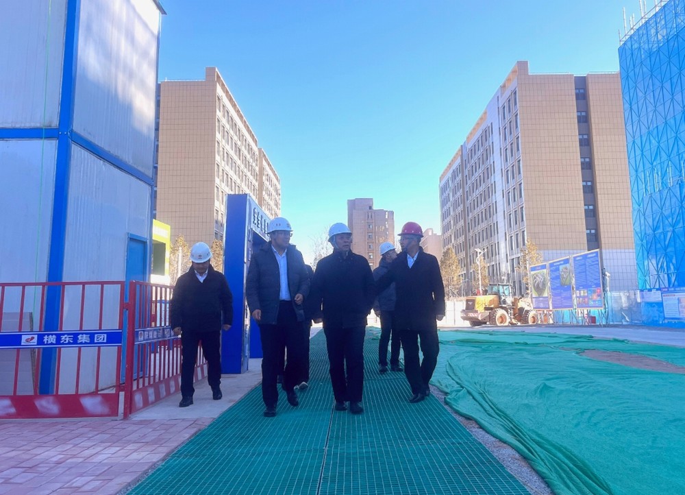 徐五才深入鄂爾多斯應用技術學院項目部調研指導工作