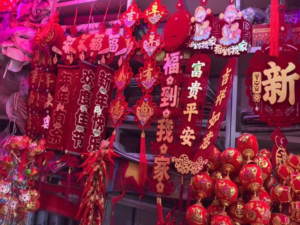 從對(duì)聯(lián)變化看年味導(dǎo)向