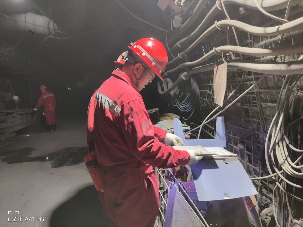 陜煤建設礦建二公司：群監崗“零點行動”筑牢安全防線