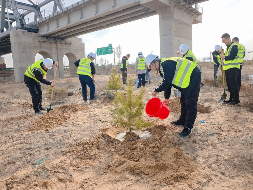 陜煤建設路橋分公司：夏意漸濃四月天，“青”風助力促發展
