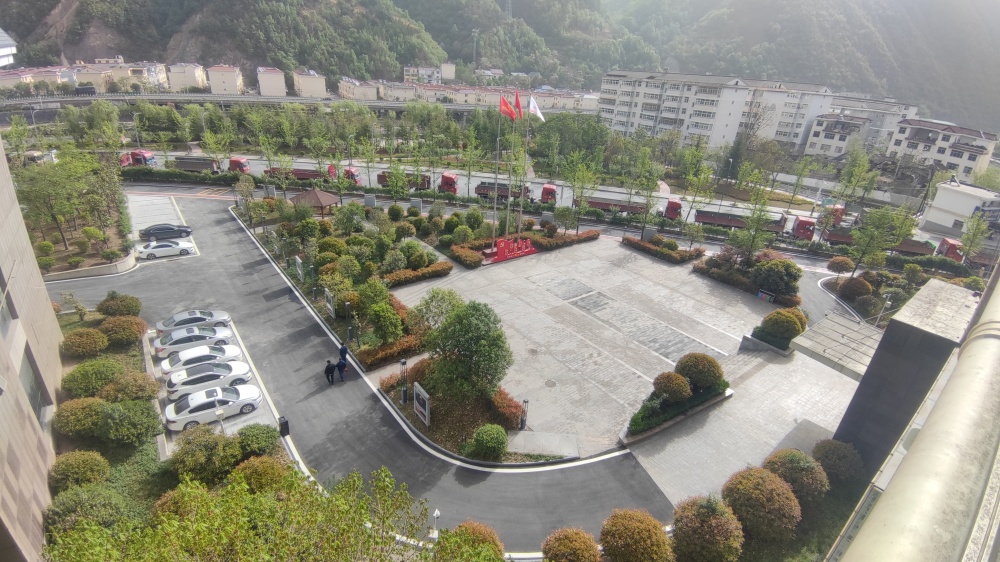 陜煤建設漢中分公司承建的培訓中心路面維修項目順利通過竣工驗收