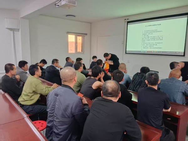 陜煤建設煤礦運營服務分公司:“五一”堅守不停學 安全培訓不打烊