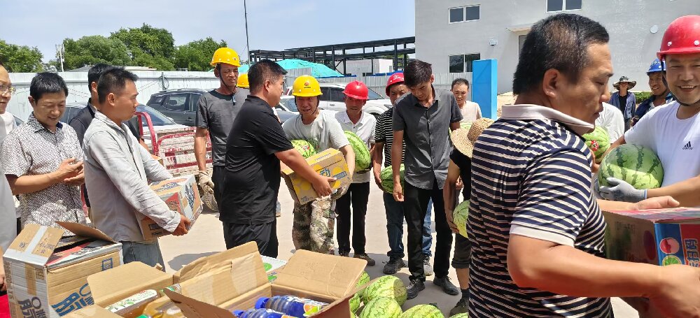 陜西彬長胡家河礦業(yè)公司深入陜煤建設(shè)渭南分公司第三項目部慰問一線員工