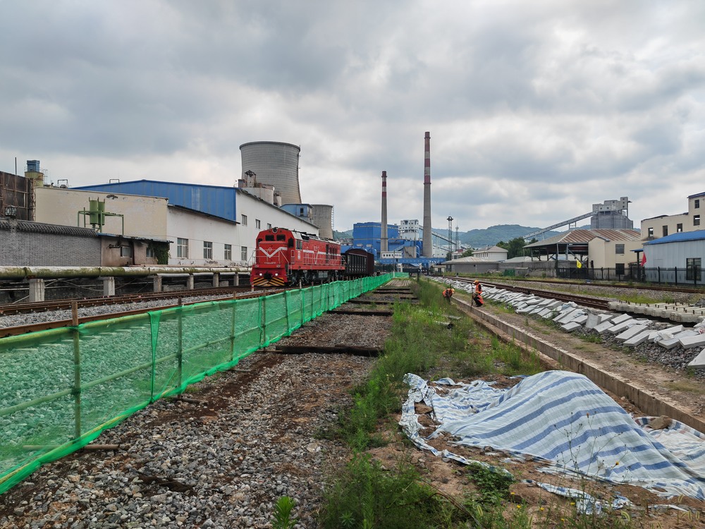 陜煤建設(shè)路橋分公司黃陵項目部迎雨季、戰(zhàn)酷暑、攻堅沖刺保工期