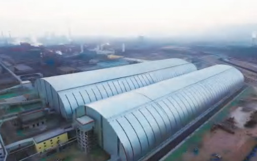 陜煤建設(shè)漢中分公司承建的龍鋼機(jī)械化綜合一次料場C型料庫24米平臺澆筑順利合攏