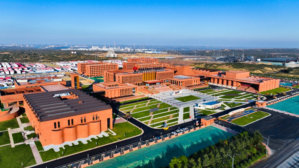 陜煤建設(shè)天工公司承建的榆林化學(xué)1#、2#宿舍樓工程順利通過竣工驗收